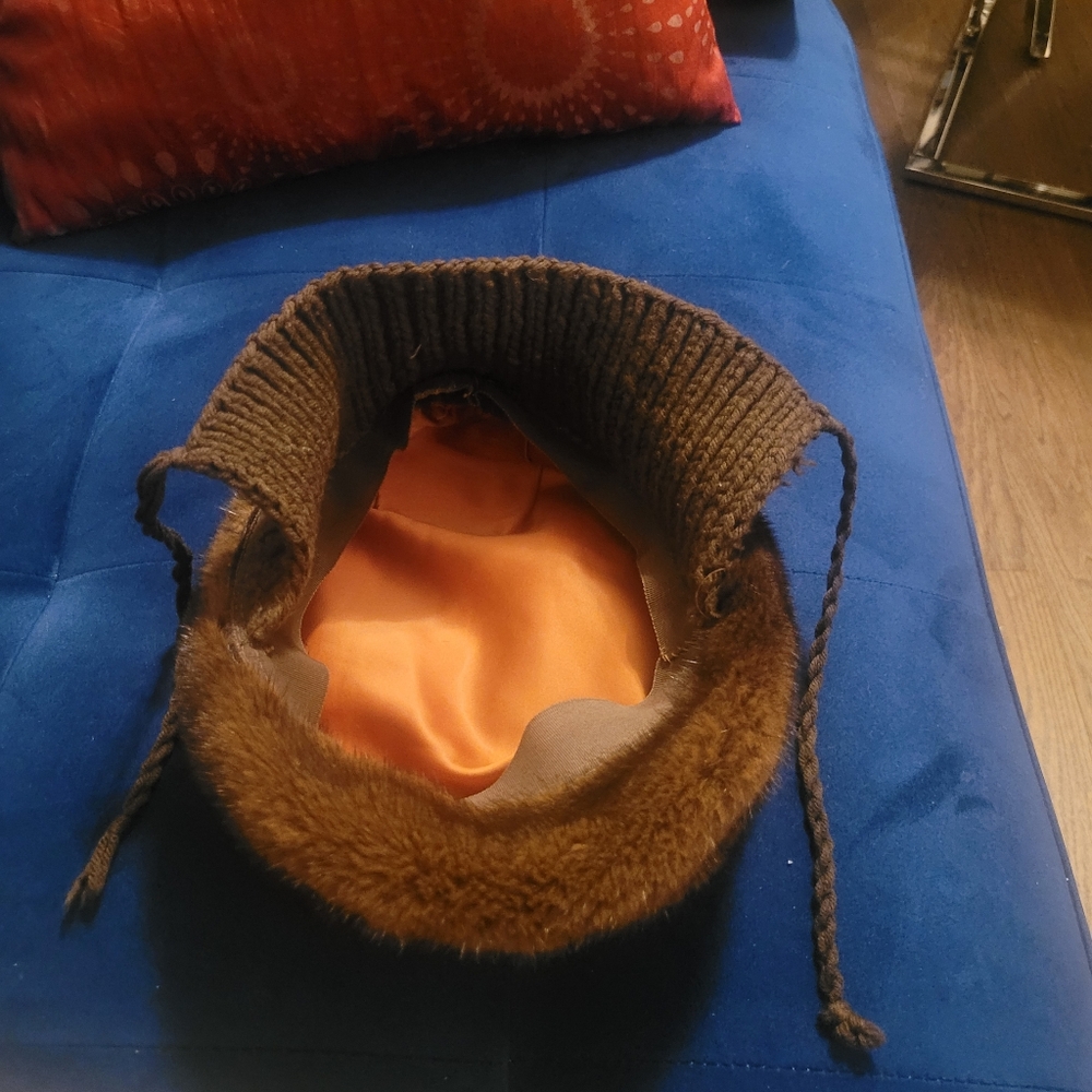 Fur hat - Picture 10 of 11
